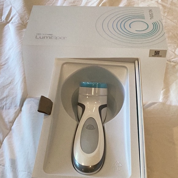 Skin Other - NEW Nu Skin ageLoc Lumispa w/ Charger, plus FREE TREATMENT CLEANSER. NVR OPENED
